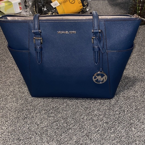 Michael Kors Charlotte Large Leather Top-Zip Navy - Picture 2 of 12